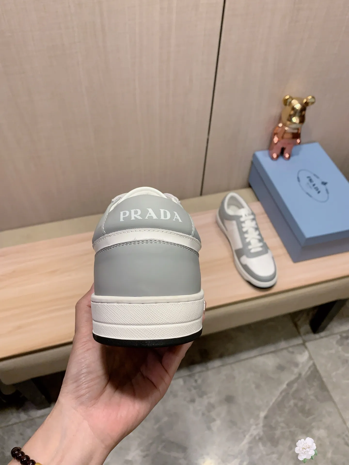 Men's Men's Shoes💰442💰💰🎩🎩[Lightning][Lightning] "PRADA*" The latest and most popular casual shoes, top brand [seduce] luxury ~ purchasing agency, top quality ~. [Strong] The upper is made of imported breathable cowhide material ➕ breathable sheepskin feet (•) with fine workmanship. The original stylish and stylish soft rubber wear-resistant and non-slip outsole is light and comfortable on the feet. The real thing looks better when photographed in real life. 226: code: 38-44, white and black 4️⃣ colors selected